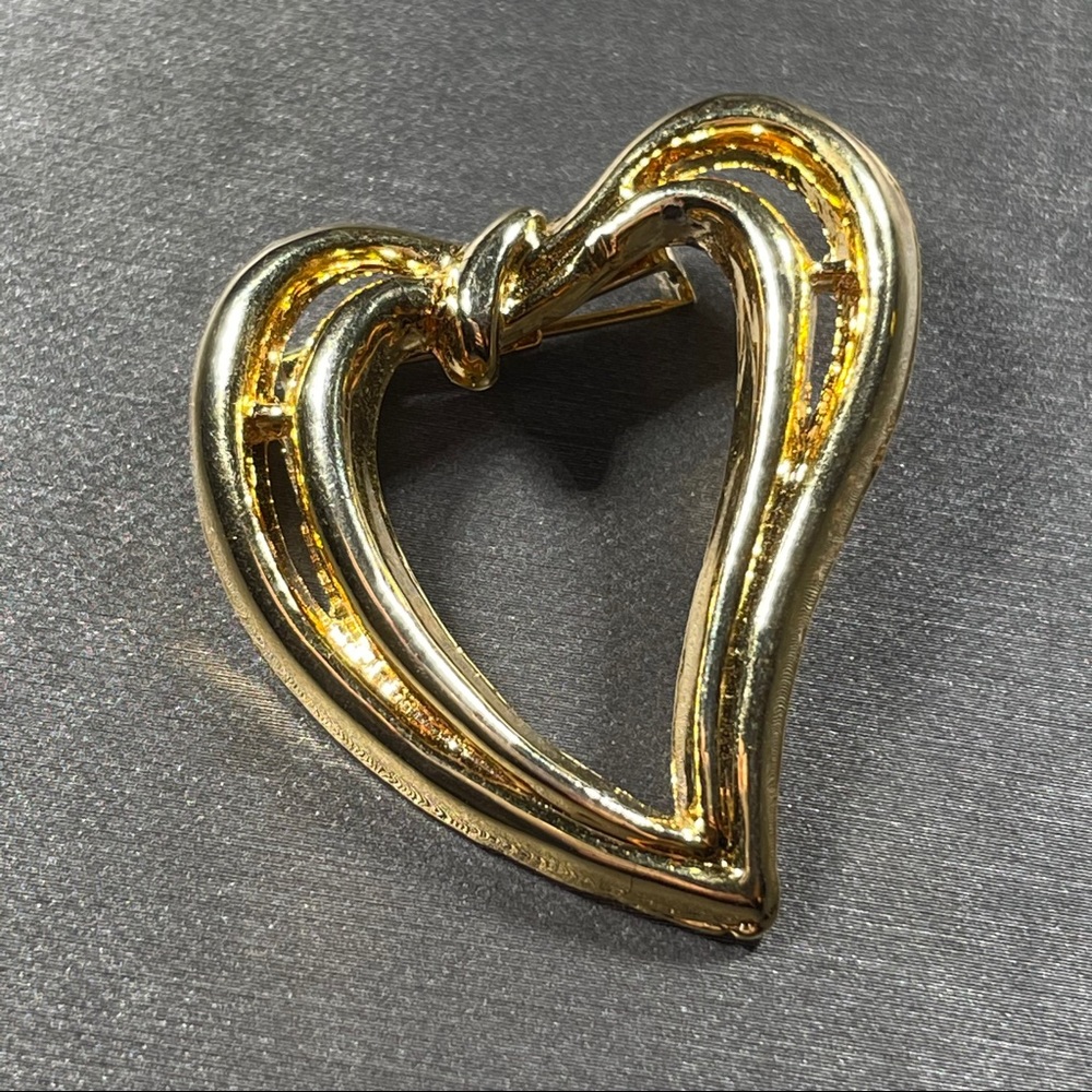 Vintage AAJ marked Gold Tone Heart Brooch Pin